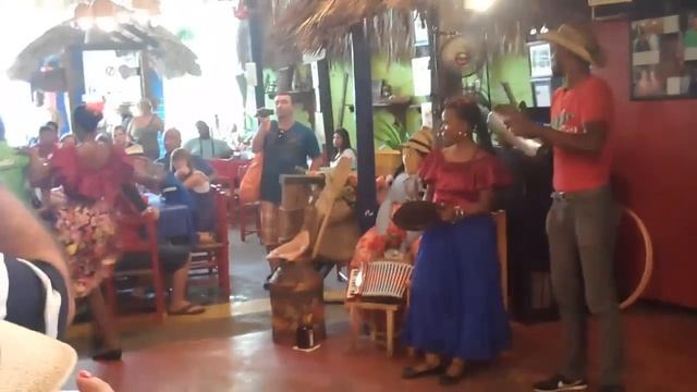 Traditional Dominican Salsa смотреть онлайн