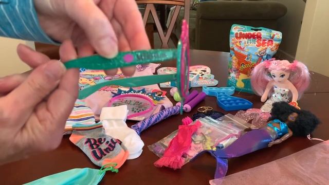 MERMAID 🧜♀️ COLLAB WITH VAL SWAIN | 5-9 GIRL OCC SHOEBOX UNBOXING | Operation Christmas Child 2023
