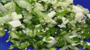 Салат из пекинской капусты с огурцом и мягким сыром