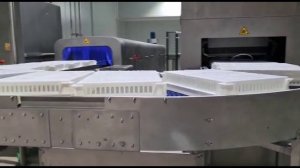 Туннельная установка XUCLA для мойки и сушки ящиков 1600 штук в час с разворотом на 180 градусов