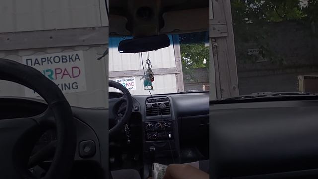 Сама в машині з пультом від музики❤️ Вибираю пісні які буду слухати💜 смотреть онлайн