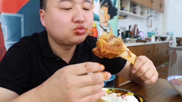 阿强买10斤牛排，做一大盘辣炒牛排，香辣入味，大块肉啃的带劲【cram阿强】