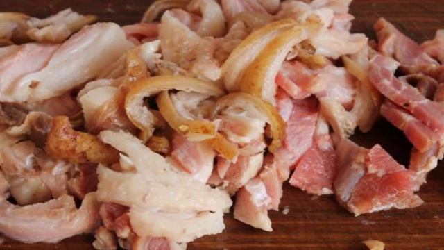 Свинина с печенью и колбасками