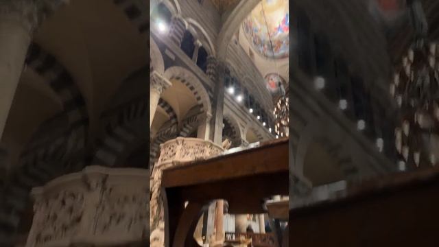 Что происходит в окрестностях Пизанской башни смотреть онлайн