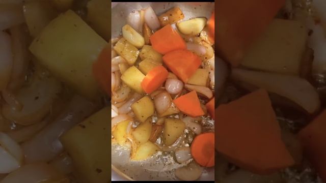 Healthy carrot soup at home P -1🥕 #youtubeshorts #shorts #carrotsoup #healthyfoodrecipes #viral смотреть онлайн