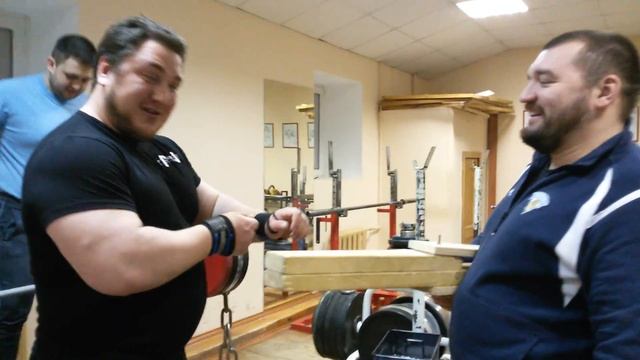 Влад Соловьев жим с доски и с цепями