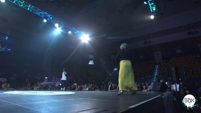 SDK ASIA 2016 TOP8 - Waacking 1on1 -  Mamba Ari Vs Maya смотреть онлайн