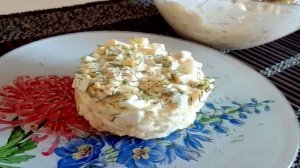 Салат из куриной грудки с овощами и оливками