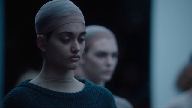 Kanye West, Vic Mensa, Sia - Wolves (Live Debut at YEEZY SEASON 1) смотреть онлайн