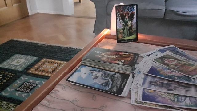 4 королевы: кто за вами наблюдает смотреть онлайн