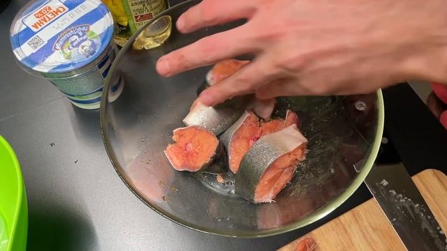 нежная и сочная ГОРБУША в духовке со сметаной луком и картошкой.