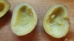 Картофельные лодочки с мясом и сыром
