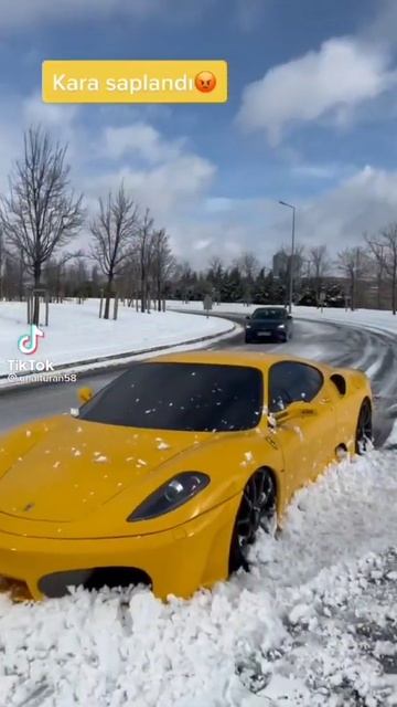 FERRARİ KARA SAPLANIYOR