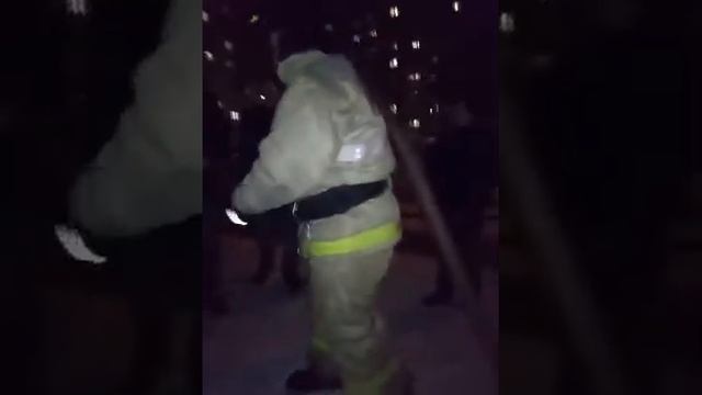 Ржачь. Приехали пожарные и полиция тушить костер.