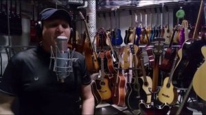 Под окном черемуха колышется