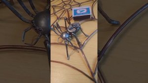 паук из металла