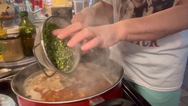 #SplitPeaSoup #FallWeather #ComfortFood #FreezerFriendly #BudgetFriendly #FoodPantryFood