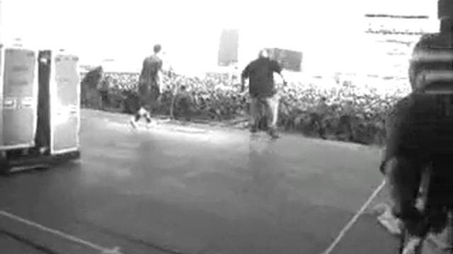 blink-182 - Dumpweed live in Japan [focus on Travis Barker]