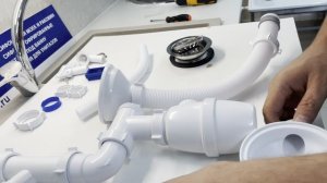Установка двойного бутылочного сифона с переливом и отводом Б-45093 на двойную разноуровневую мойку.