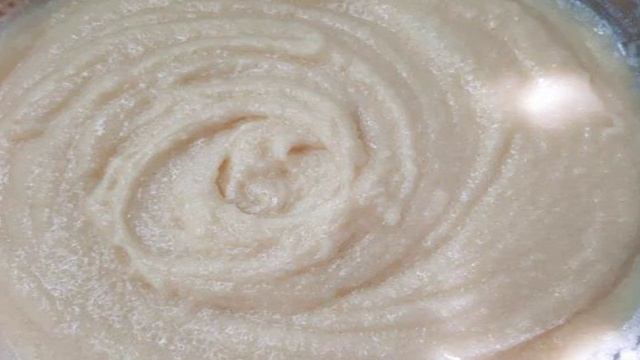 Шарлотка со смородиной в мультиварке