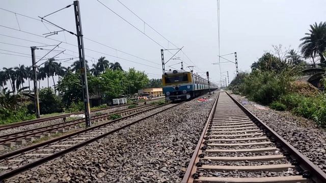 Old EMU Train Gets New Colour || Bandel-Katwa EMU Local Train || Eastern Railway смотреть онлайн