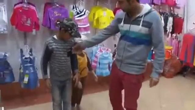 Мужик испугался мальчика смотреть онлайн