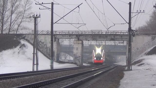 "Туман" Электропоезд ЭГ2ТВ-021 Иволга сообщением Нахабино - Подольск смотреть онлайн