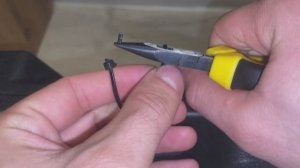 Перекусывание стяжки бокорезами, плоскогубцами, уткносами из набора инструментов Deli DL103201-3