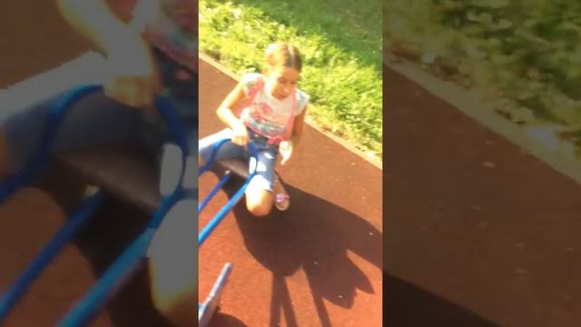 Странный звук из столба смотреть онлайн