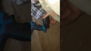 Чистка канализации в подвале многоквартирного дома.