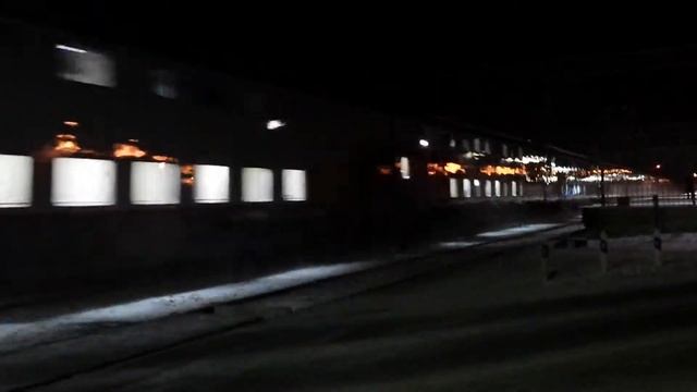ЭП2К с фирменным поездом "ДВУХЭТАЖНЫЙ СОСТАВ" СПБ-Москва проследует станцию Колпино
