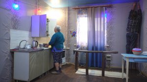 Пенсионерка мама заставляет работать по дому сына Генеральная уборка в доме от сынули и мамули ВЛОГ