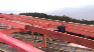 Устройство кровли из профнастила.