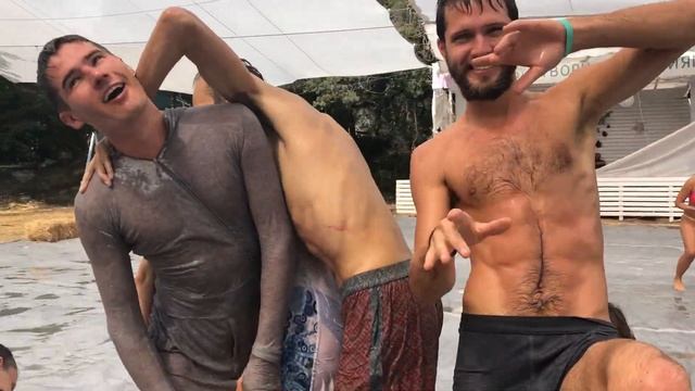 South Contact Camp: когда что то пошло не так смотреть онлайн