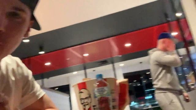 KFC Mukbang Goes Wrong - I Spent Too Much Money - Vlog 11 смотреть онлайн