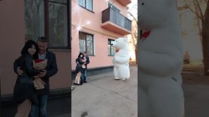 Поздравление от белого мишки в Оренбурге .mp4