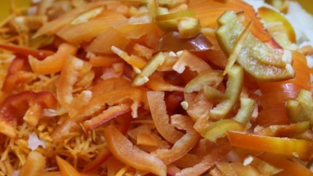 Заготовка из молодых овощей на борщ