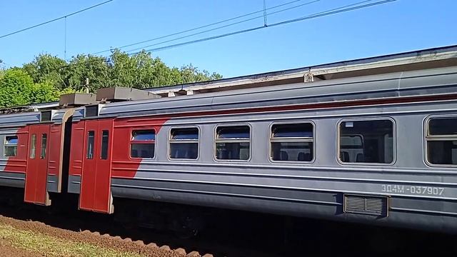 эд4м-0379 приезжает и уезжает со станции Подлипки дачные смотреть онлайн