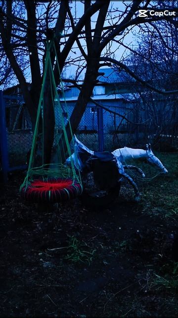 лошадка для детей из старого седла и покрышки