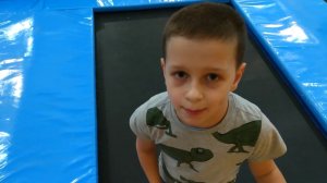 Детская тренировка на батуте, Кристиан Старший, весна 2017