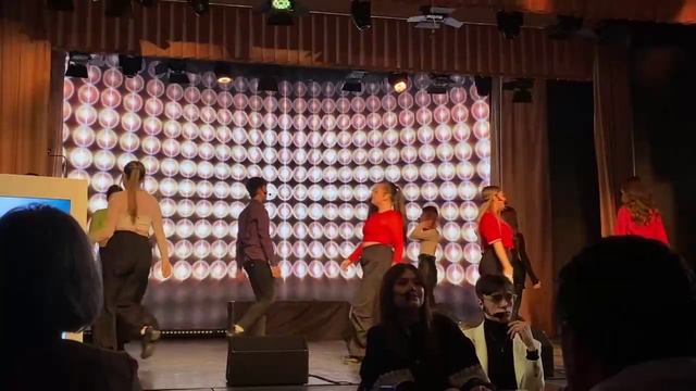 «Кастинг» отрывок из мюзикла Путь к успеху смотреть онлайн