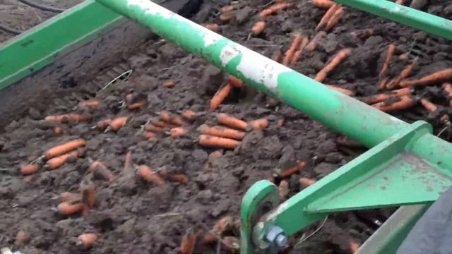 Морковоуборочный комбайн JE смотреть онлайн