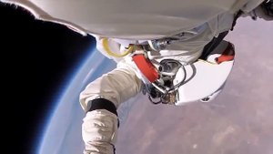 Прыжок из космоса! Прыжки с парашютом - Red Bull Space Dive