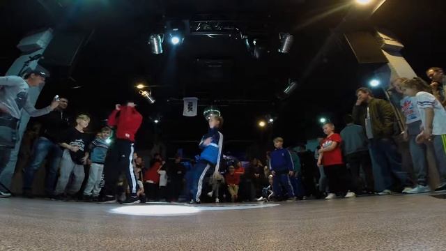 SERIOUS JAM | 30.10.16 | KIDZ 5х5: 1/4 (Starцы VS Power Kids) смотреть онлайн