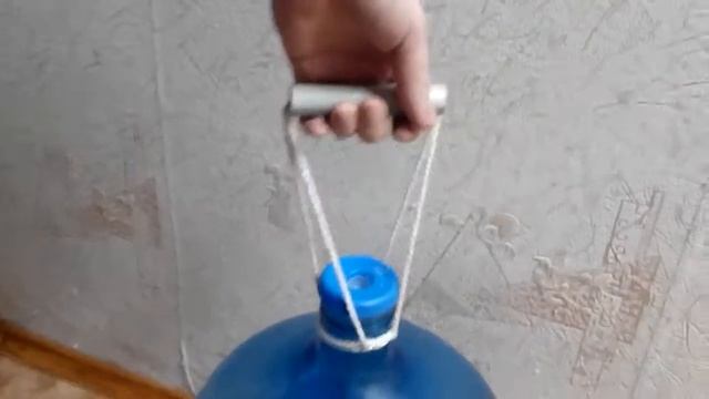 Ручка для переноса бутылки 189 л - в действии
