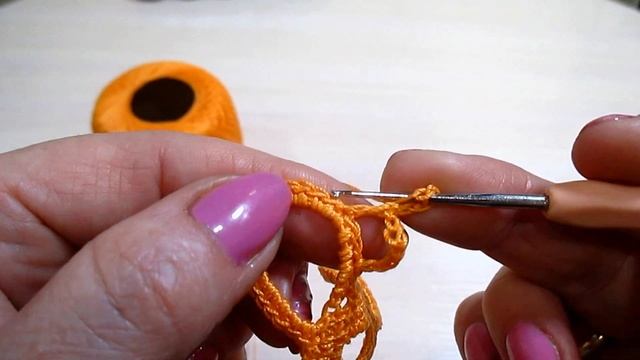 КАК ВЯЗАТЬ ТРЕУГОЛЬНЫЙ МОТИВ КРЮЧКОМ. Уроки вязания!HOW TO KNIT A TRIANGULAR MOTIF WITH A HOOK. смотреть онлайн