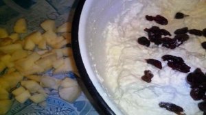 Творожная запеканка с сушёной клюквой и яблоком в мультиварке-скороварке