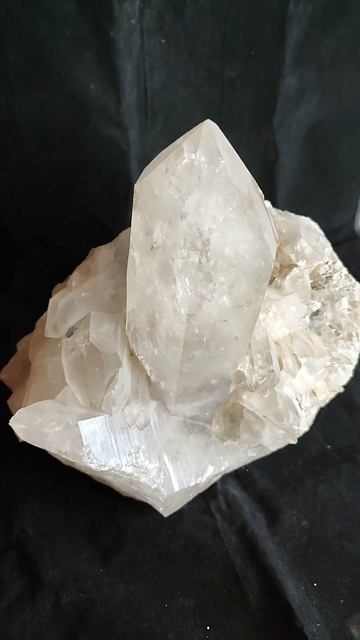 минерал Горный хрусталь 23х21х7 см смотреть онлайн