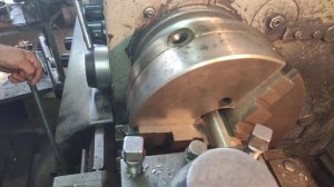 Как нарезать,внутренеюю резьбу втулки,резцом.