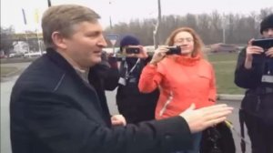 Ахметов вышел и рассказал донецкому электорату, кто они такие